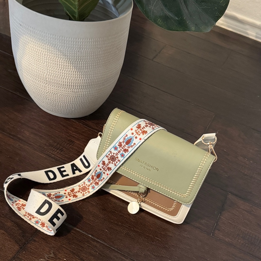 SNA Fashion Olive Green Crossbody Bag with Floral Strap